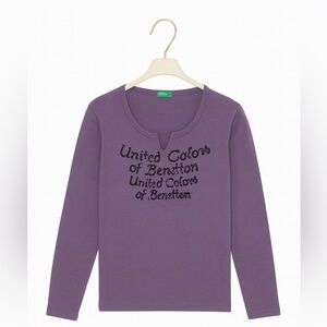 "United Colors of Benetton” Vintage Junior’s Purple sweatshirt. Size Large